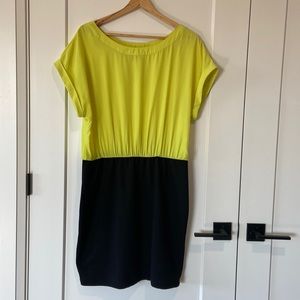 Women’s Dress Jennifer Lopez Yellow Black Size 12 Button Back Elastic Waist